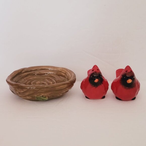 Red Cardinal Bird Salt Pepper Shakers Nest Tray - Picture 4 of 14
